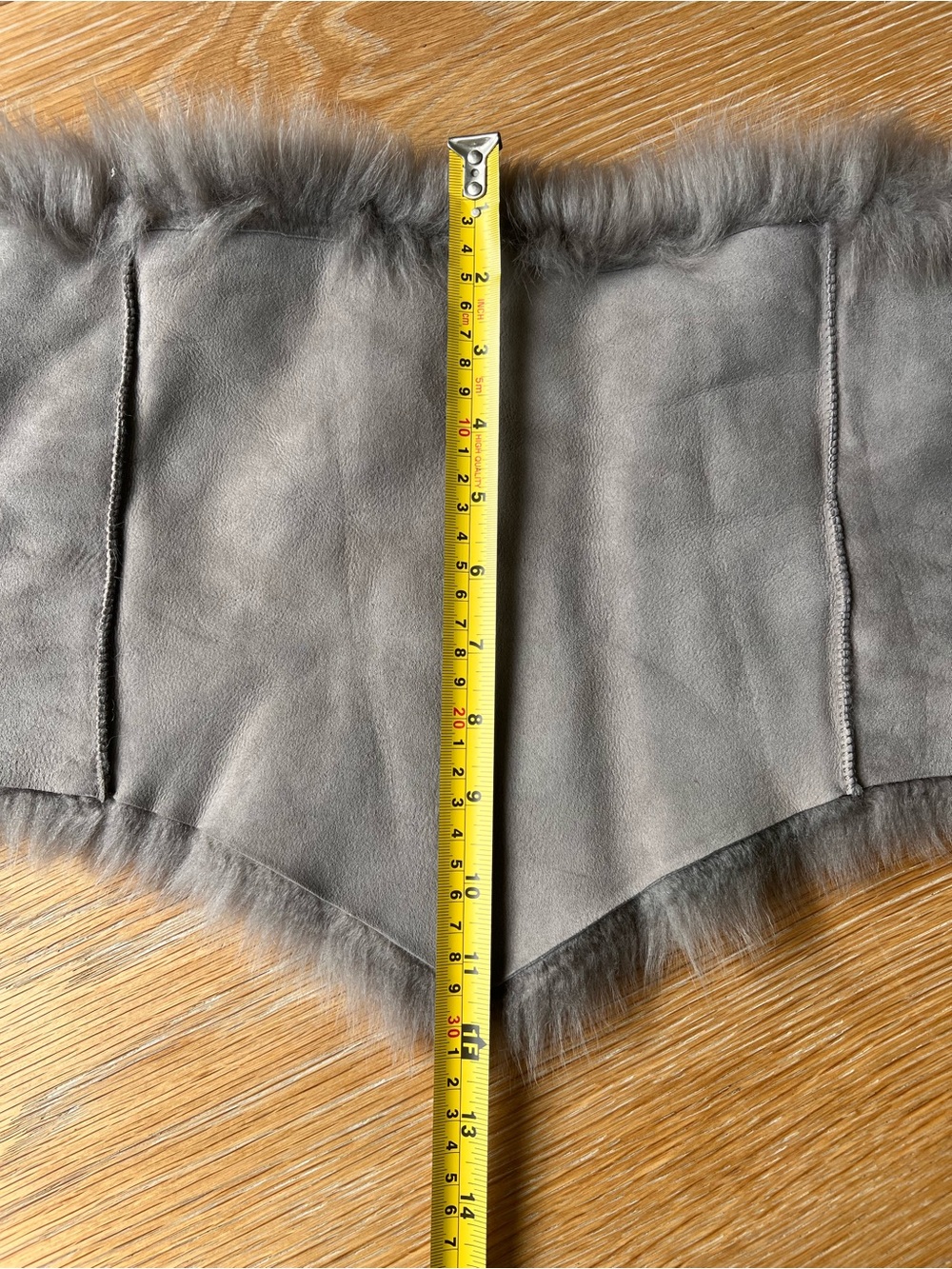 NWOT - UGG Real Dyed Shearling Shawl Wrap. OS - Picture 12 of 12